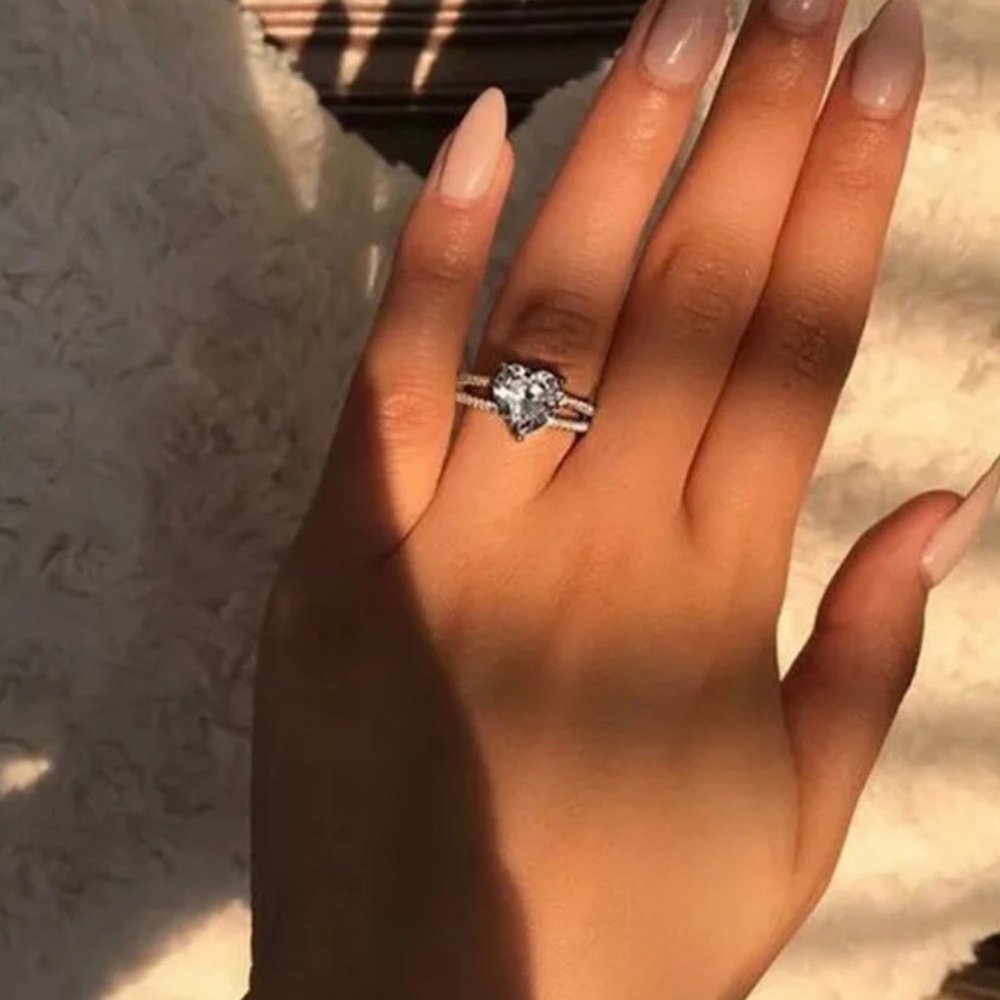 GORGEOUS DIAMOND HEART RING ELEGANT - Picture 5 of 9